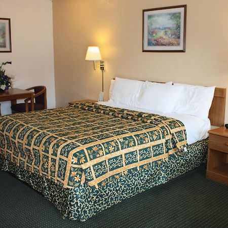 Super 8 By Wyndham Visalia Hotell Eksteriør bilde
