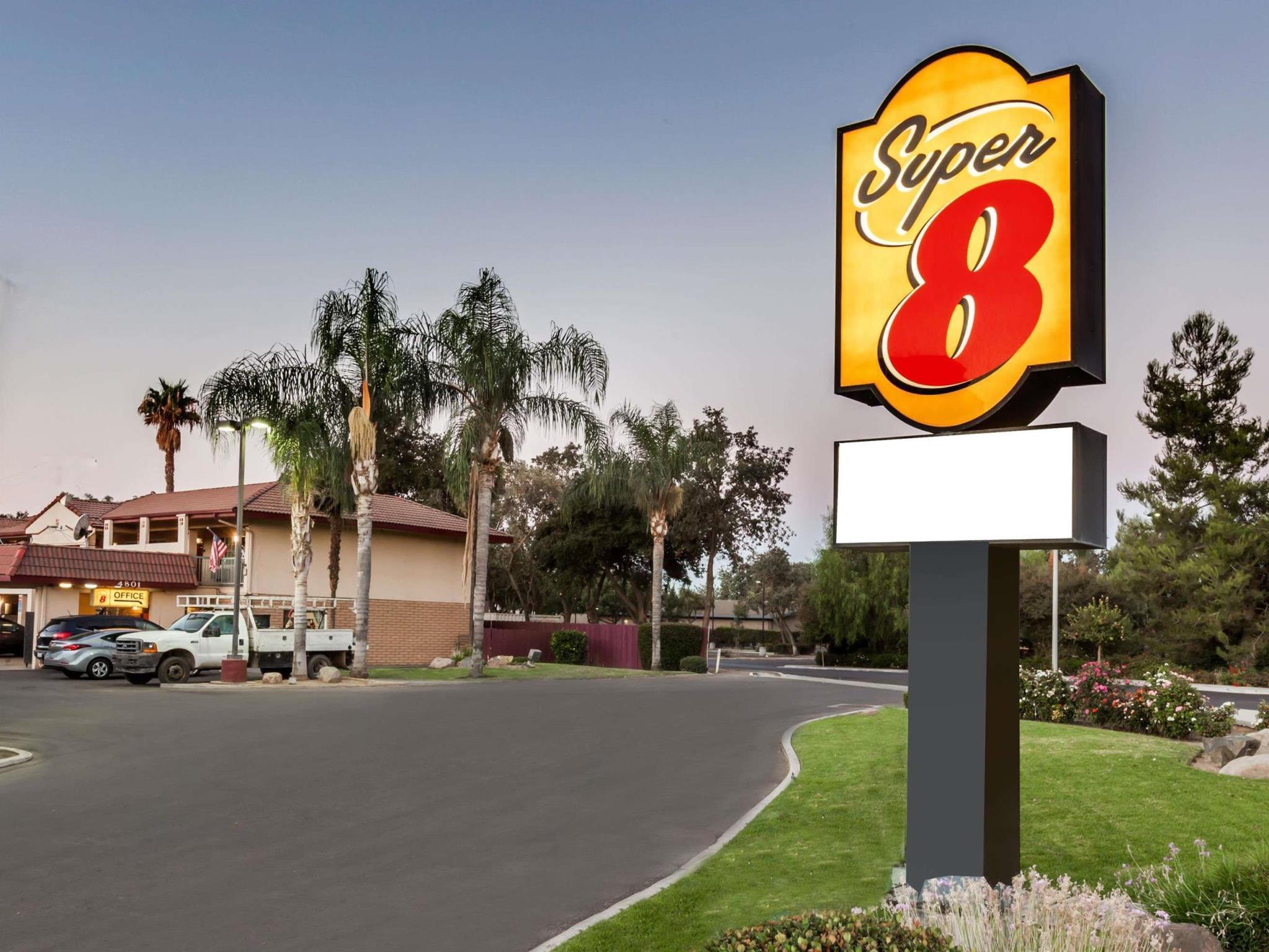 Super 8 By Wyndham Visalia Hotell Eksteriør bilde