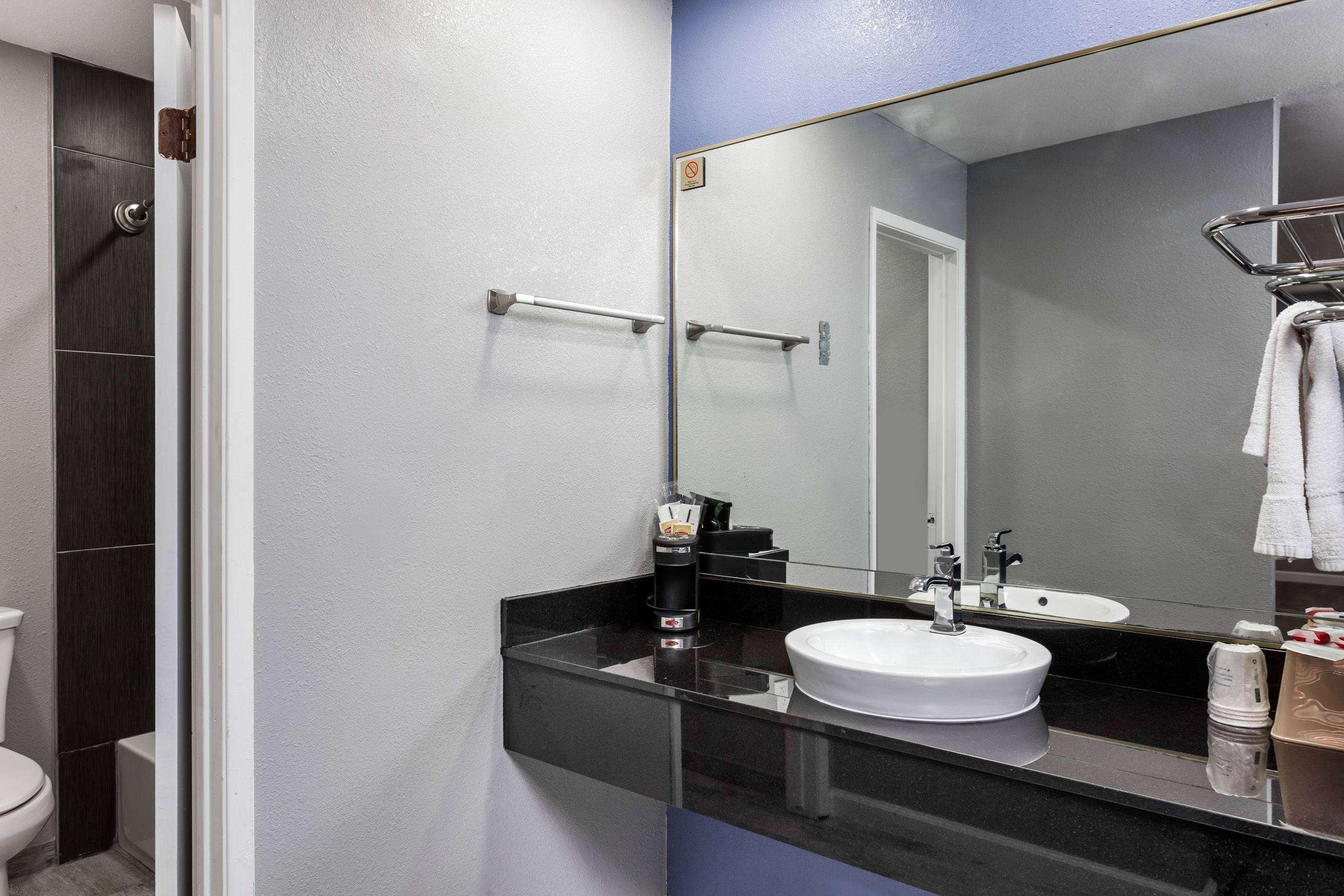 Super 8 By Wyndham Visalia Hotell Eksteriør bilde