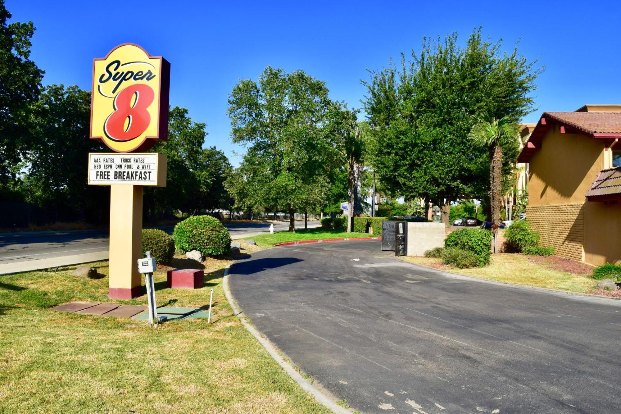 Super 8 By Wyndham Visalia Hotell Eksteriør bilde